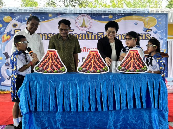 โครงการหนูน้อยนักวิทยาศาสตร์ ประจำปีก...